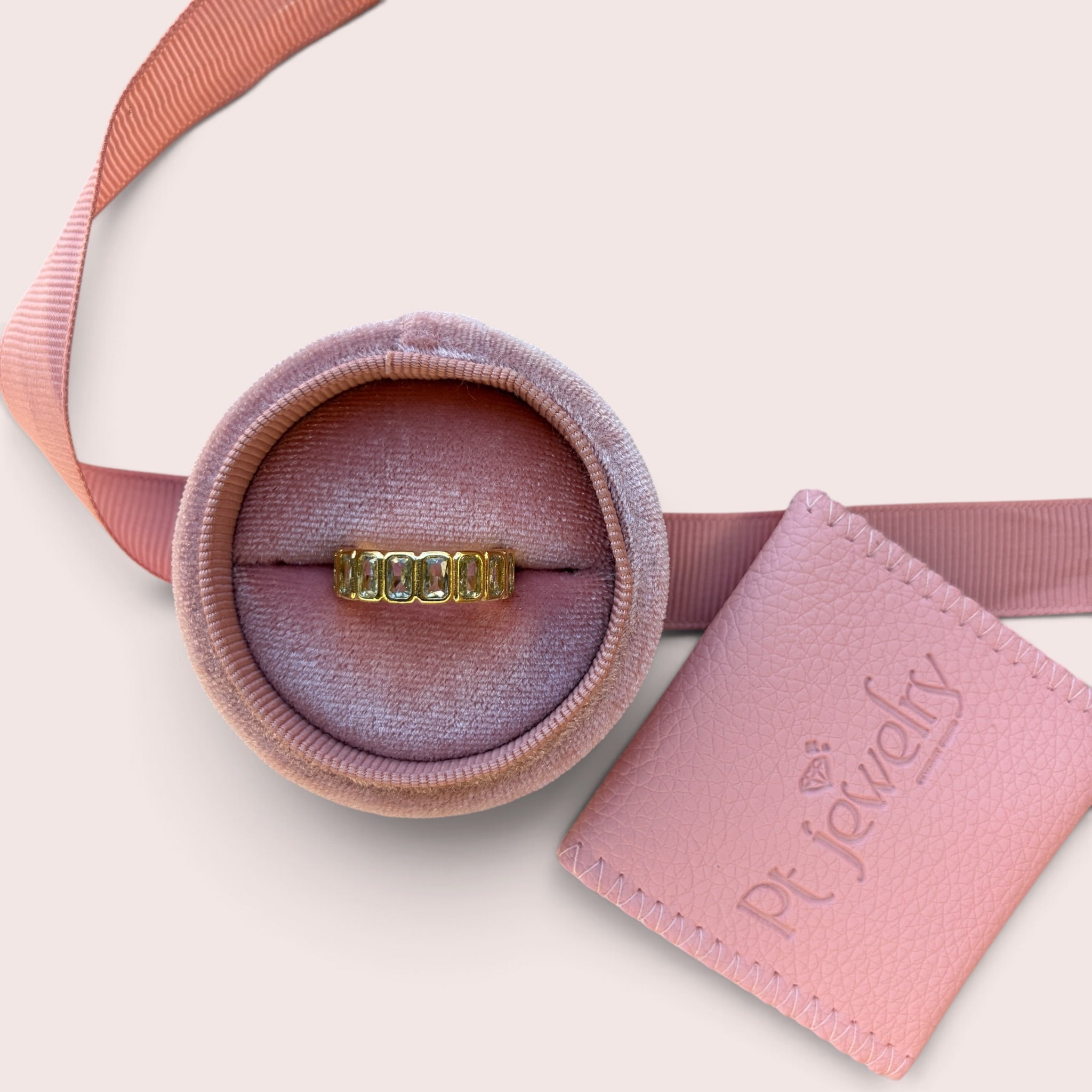 The Amélie Ring