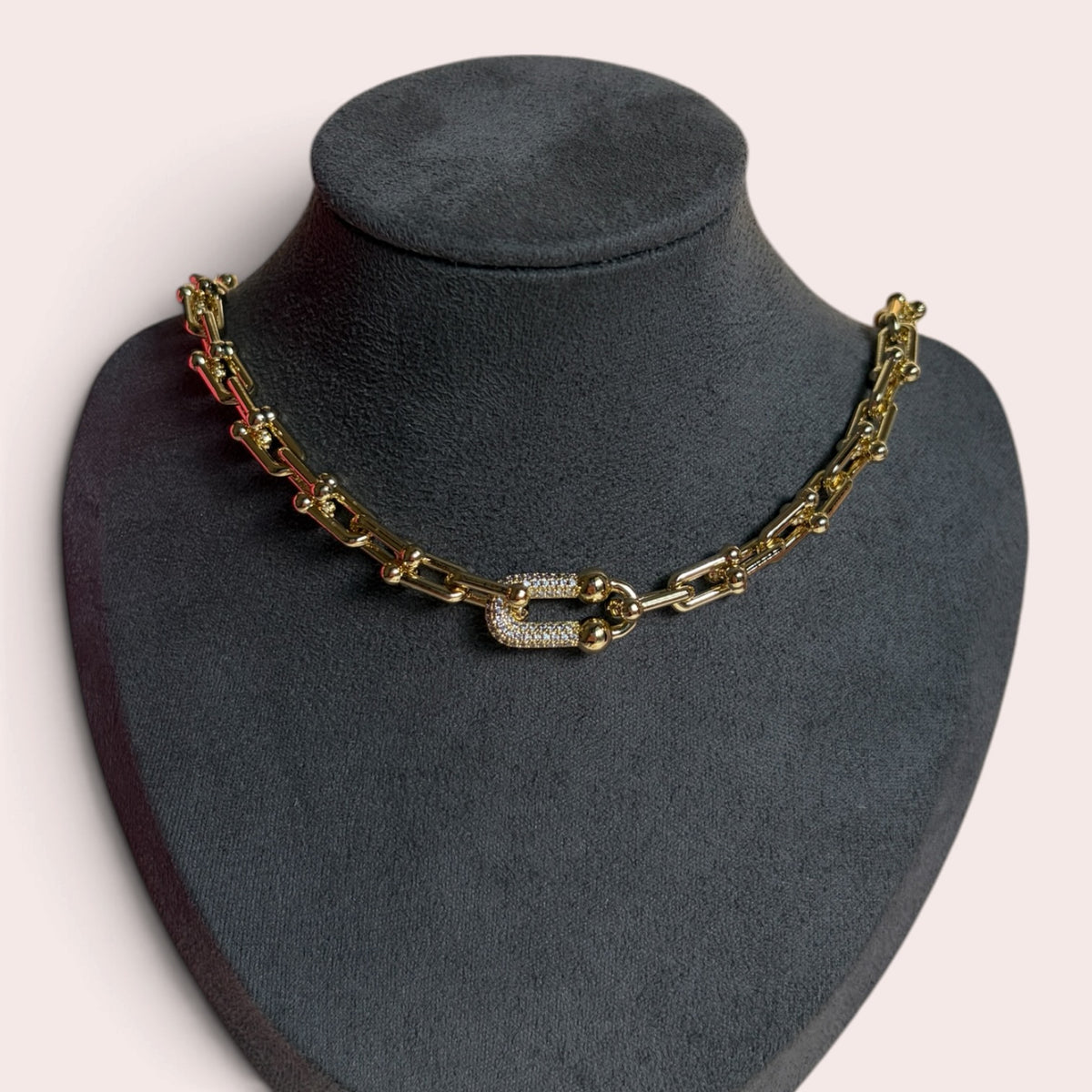 Linked chain necklace with zircon