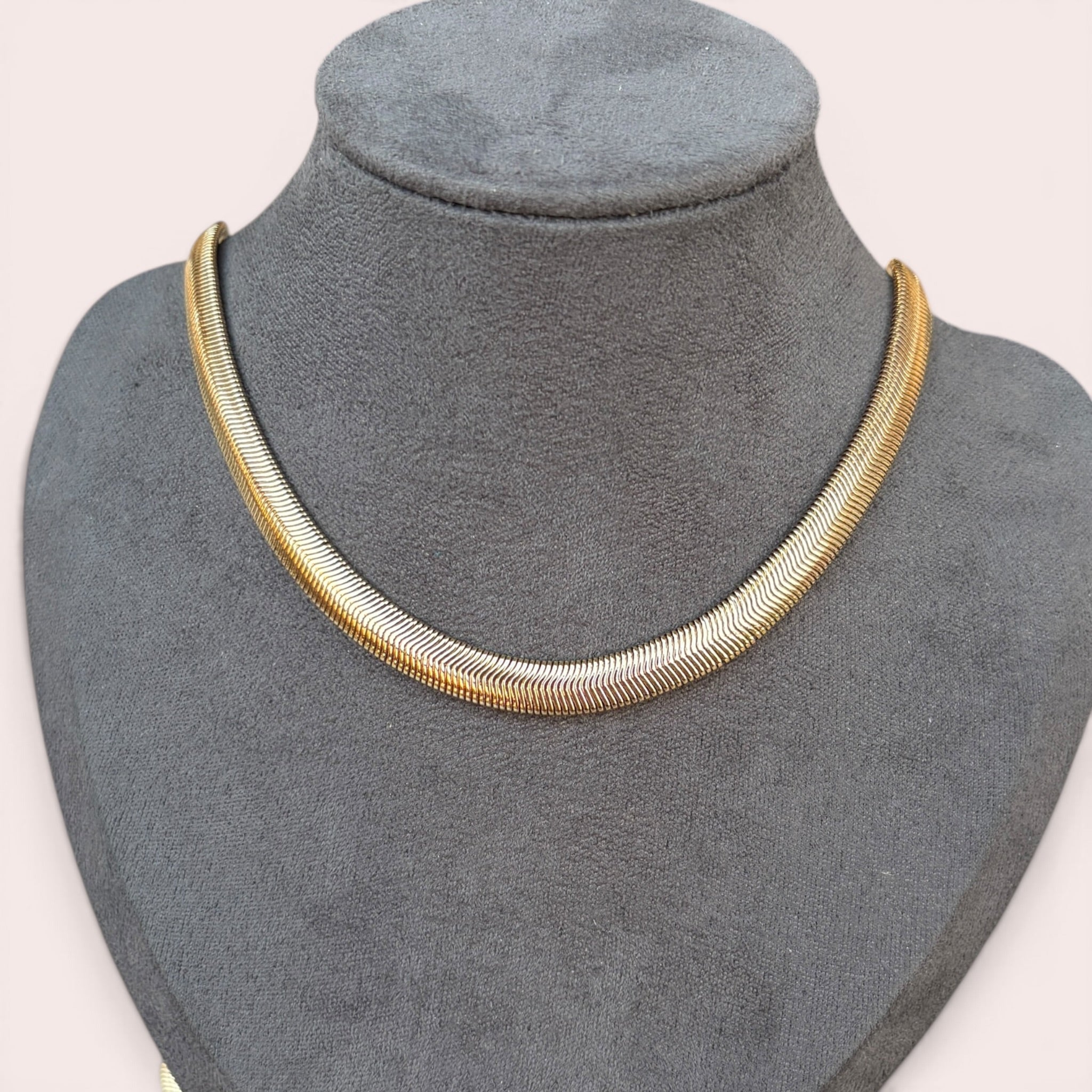 Veloura Necklace