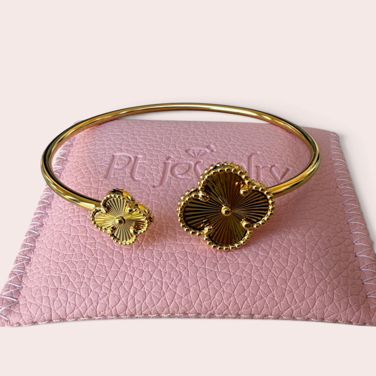 Clover bangel